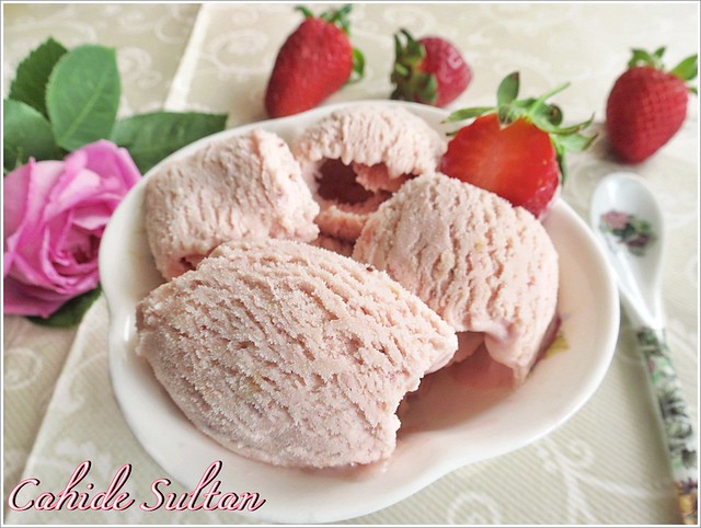 Ev Yapımı Kolay Çilekli Dondurma