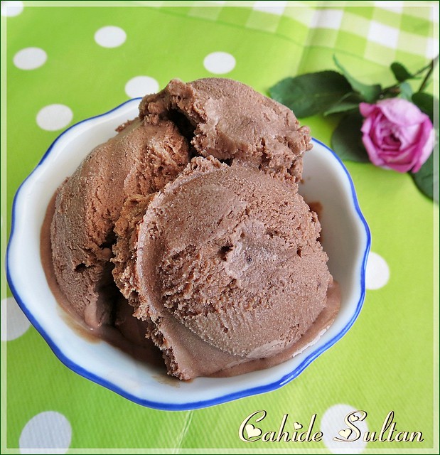 ÇİKOLATALI DONDURMA TARİFİ